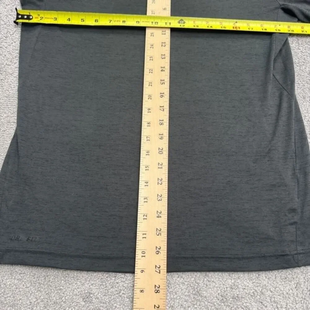 Nike Dri-Fit Active T-Shirt Mens Medium Gray Short Sleeve Crew Neck Athletic Tee